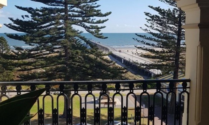 Largs Bay Hotel | Largs Pier Hotel Motel
