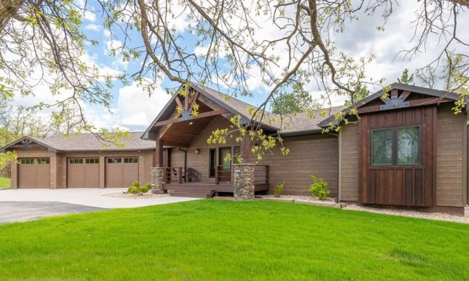 Deadwood Villa | Larkspur Hills 5BR Villa w/ Hot Tub!