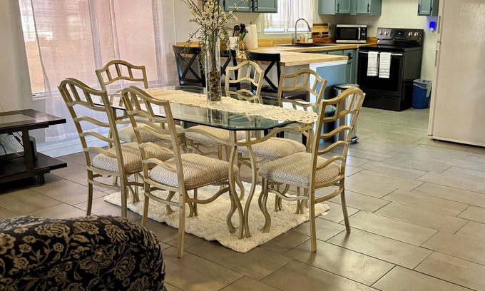 Green Valley House | Las Vegas Cozy One-Story Home w/Pool, Park Walk, Private Garage & 2 Suites