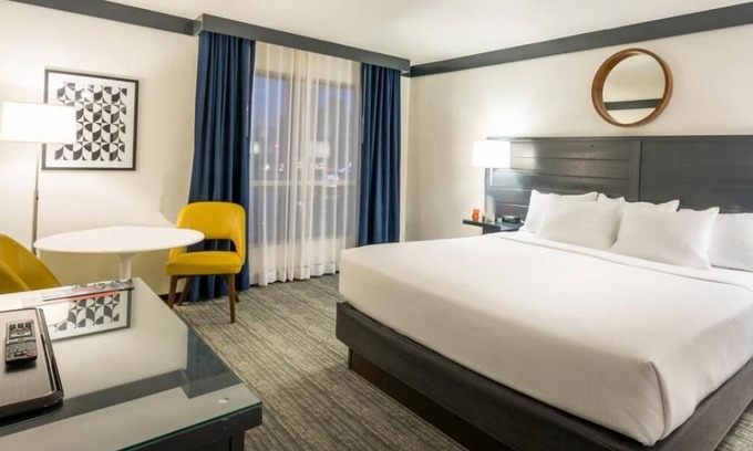 Las Vegas Hotel | Las Vegas Vacation! Onsite Entertainment, Short Drive to Bellagio Fountains!