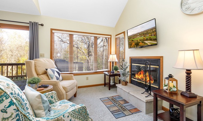 The Galena Territory House | Last Fall Colors Cozy King Bed Fireplace Pool Access Near Spa