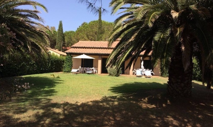 Piombino Apartment | last-minute july apartment in villa sea gulf of Baratti