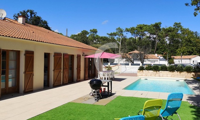 Jard-sur-Mer House | Last Minute: Cozy House with Heated Pool Near Sea, Sleeps 8, Jard-sur-Mer