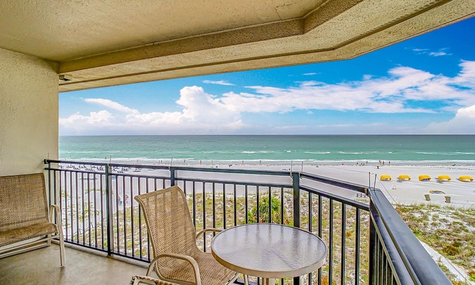 St. Pete Beach Condo | LATE JULY & AUG DATES AVAILABLE TOP FLOOR-GULF FRONT PREMIUM CONDO ⭐️⭐️⭐️⭐️⭐️ RATED
