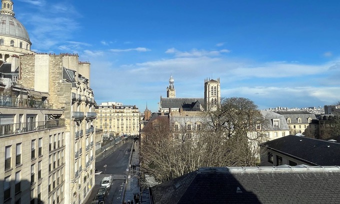 Latin Apartment | Latin Quarter Pantheon/Notre Dame quartier! 120 mètres with a VIEW!
