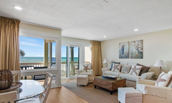 Fort Bay Condo | Latitude 18! Spectacular oceanfront views!1BD/2BA. Sleeps 4