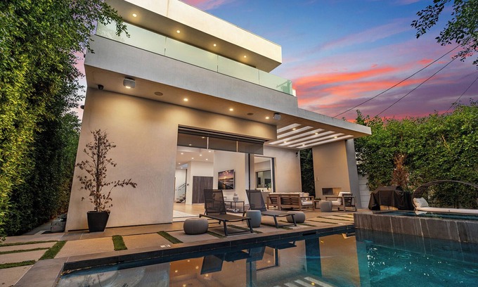 Melrose House | Laurel K Villa: Stylish 4-Bdr Escape w Pool & Spa