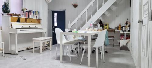 Beomeo-dong Ski Chalet | Lauren House