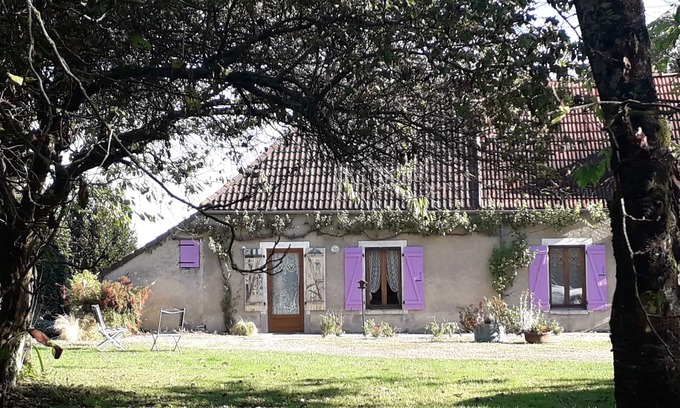 Freville-du-Gatinais House | Lavender shutters