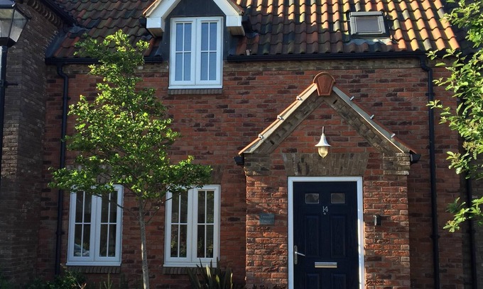 Filey Cottage | Lavender Cottage, WiFi, holiday complex, Leisure facilities, direct beach access