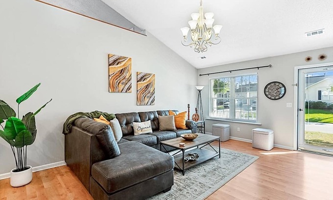 North Charleston House | Lavender Escape, Near the Airport & Restaurants