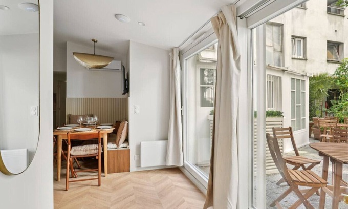 Auteuil Apartment | Lavie Maison : Terrace & AC