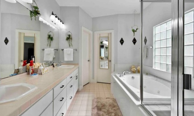 Willow Meadows/Willowbend Area House | Lavish Escape on the Meadow-NRG/MedCenter/Galleria/Downtown/Minute Maid