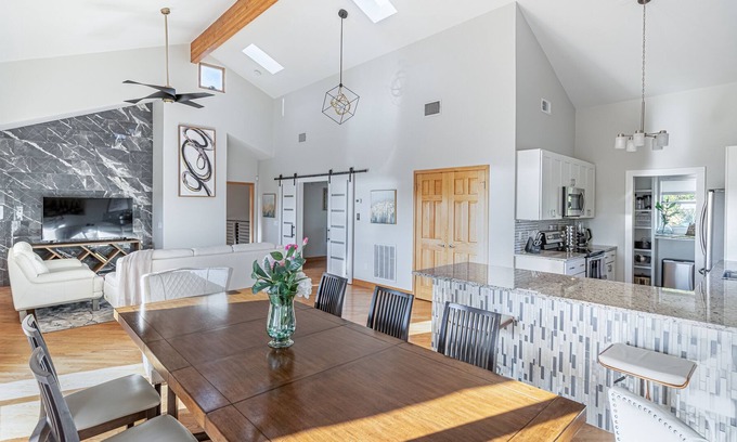 La Hacienda Estates House | Lavish Lake Getaway | Vintage Village Resort