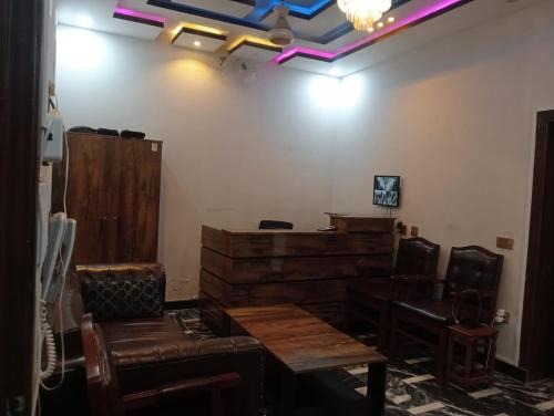 Fatehjang House | Lavish Residency Guest House Fasial Town