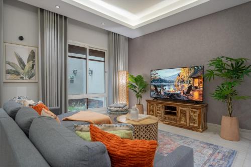 Riyadh Apartment | Layali Properties - Vibrant Boho 3BR Apt - Convention and Exhibition Center