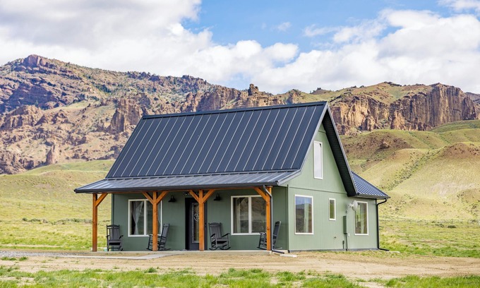Cody House | Lazy Bear Cabin, new home in the Wapiti Valley