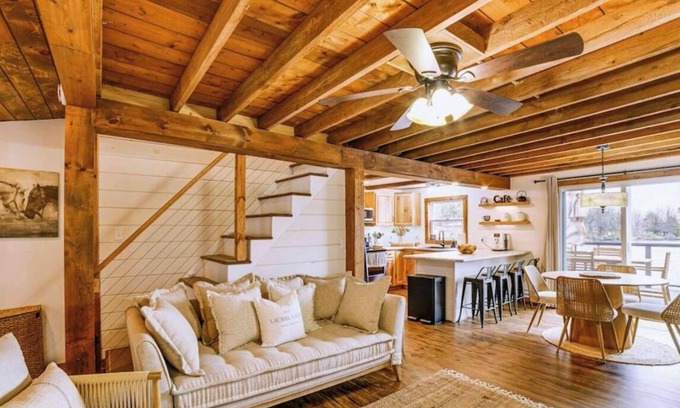 Deposit House | Lazy Lake House. A Superior 3-bedroom Catskills Waterfront Retreat.