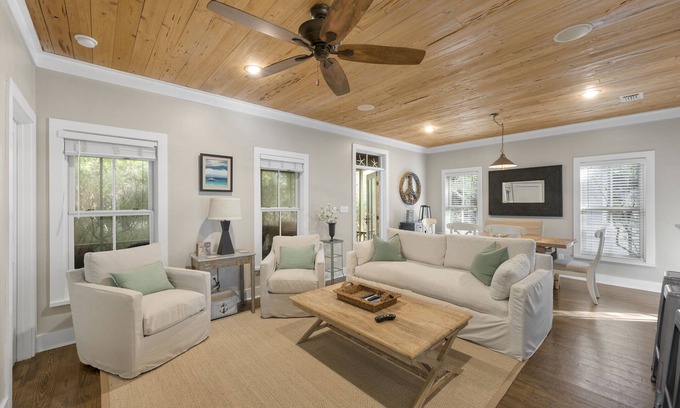 Seacrest Cottage | 'Lazy Magnolia' - Close to Beach & Pool w/4 Bikes & Beach Chairs! Near Rosemary!