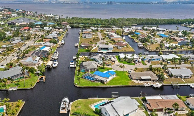 Lochmoor Waterway Estates House | Lazy Palm Retreat Heated Pool Jacuzzi Gulf Canal