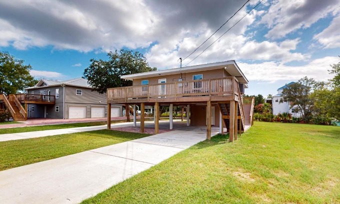 Shoreline Park House | Lazy River, Lazy Days