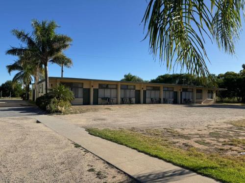 Swan Hill Hotel | Lazy River Motor Inn