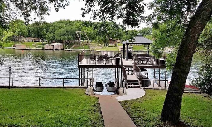 Marble Falls House | LBJ Open Water Home w/2-level Dock & Rope Swing!