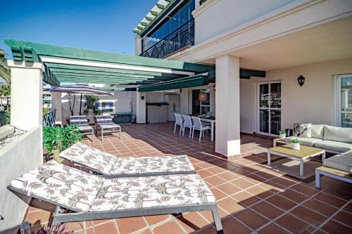 Marbella Apartment | LCR4- Large 3 bed apt close to beaches