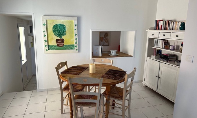 Chateauneuf-du-Pape Apartment | LE 15 - APARTMENT WITH PANORAMIC VIEW IN THE HEART OF THE MEDIEVAL VILLAGE WIFI & AIR CONDITIONING