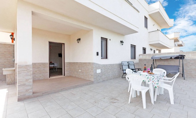 Manduria Apartment | Le Bianche Apt 2 with Garden near The Sea, Manduria, Italy
