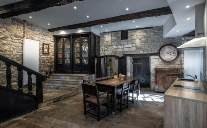 Monesties House | LE CANDEZE