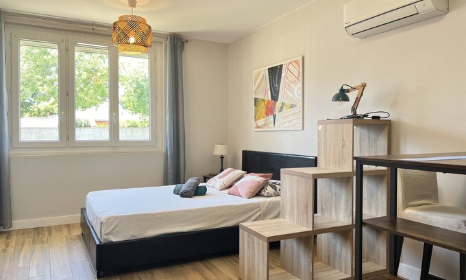 Arenes Romaines - Saint-Martin-du-Touch Apartment | Le Catalan - Cozy Studio, air-conditioned with Parking
