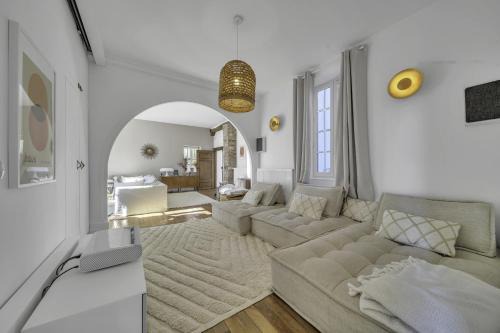 Palleau House | Le Château de Palleau