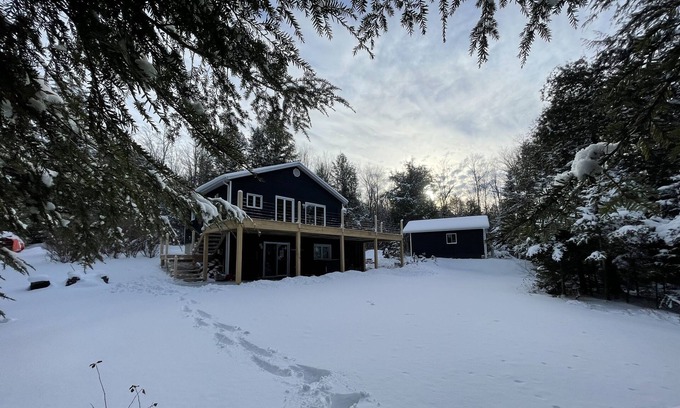 Beaulac-Garthby Ski Chalet | Le Chalet Bleu Directement sur le lac Spa,descente DE Bateau ,quai, ET Motoneige