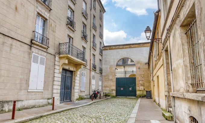 Notre-Dame Apartment | Le Chat Botté - Versailles