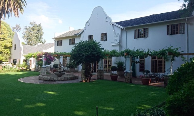 Kempton Park House | Le Chateau Guest House and Conference Centre