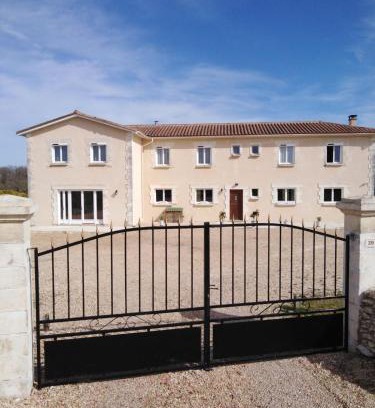 La Celle-sous-Gouzon Bed & Breakfast | Le clos de bourdeilles chambre 3 avec wifi