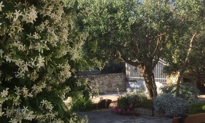 13th Arrondissement Bed & Breakfast | Le Clos du Jas