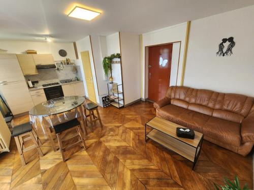 Gray-la-Ville Apartment | Le Clos Mauron Numéro 12