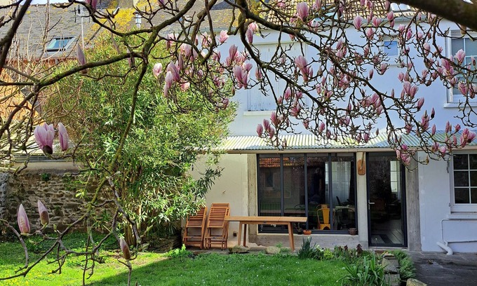 Saint-Vaast-la-Hougue House | Le clos Saint Vaast near the beach and harbour in the town center