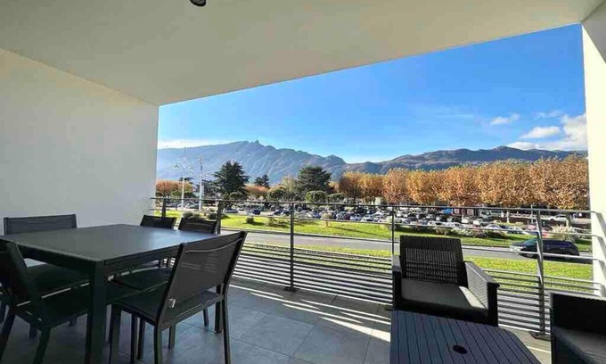 Aix-les-Bains Apartment | Le Dolce: lake, beach, parking