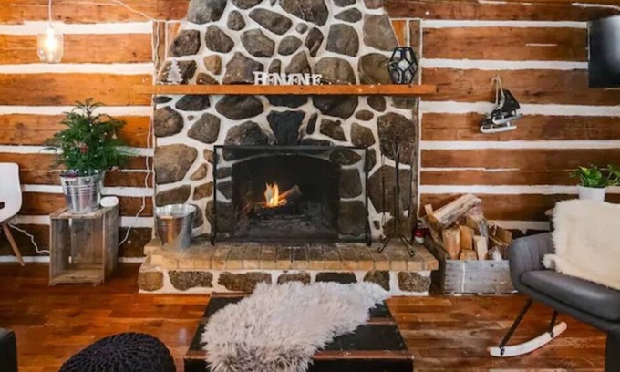 Sainte-Agathe-des-Monts Cabin | Le Douillet - Rustic chalet with wood fireplace