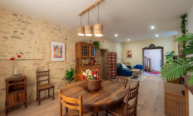 Monpazier House | Le Gentil Coquelicot