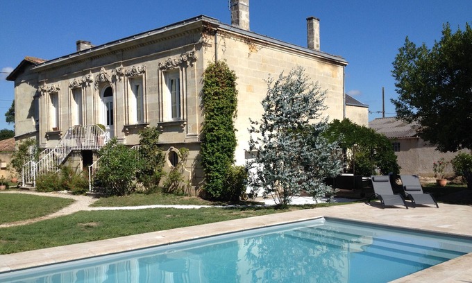 Saint-Loubes Cottage | Le Gite " Préfévrier" located between Bordeaux and St Emilion in a bourgeois house