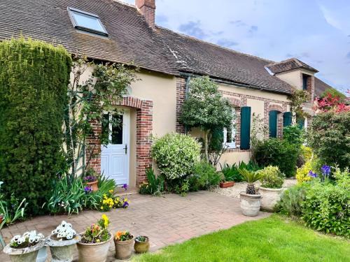 Saint-Remy-sur-Avre House | Le Grand Jardin de François