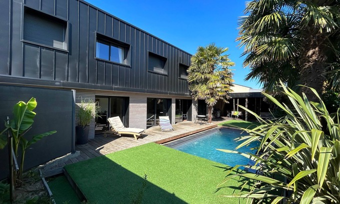 Pace House | Le Loft Black & Wood - Piscine privé et grande terrasse à 20 min de Rennes