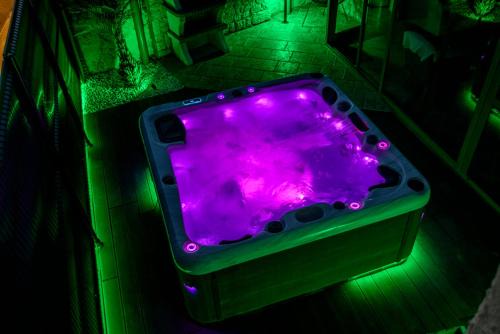 Dormans House | Le Logis du Marquis Jacuzzi Billard