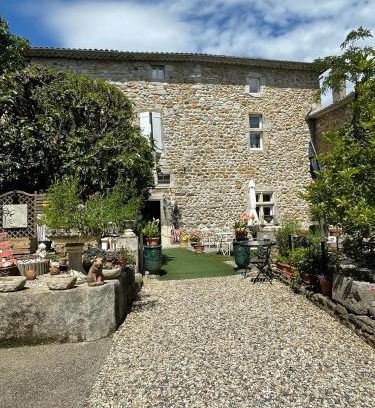 Vallon-Pont-d'Arc Hotel | Le Manoir du Raveyron