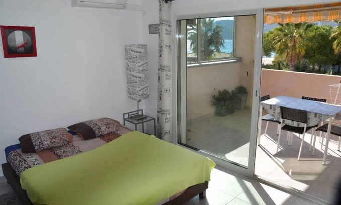 Les Sablettes Apartment | "Le Marine" Les Pieds dans l'eau