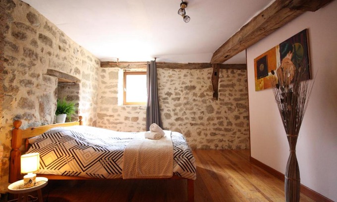 Champniers-et-Reillac House | Le Moulin de la Chabroulie